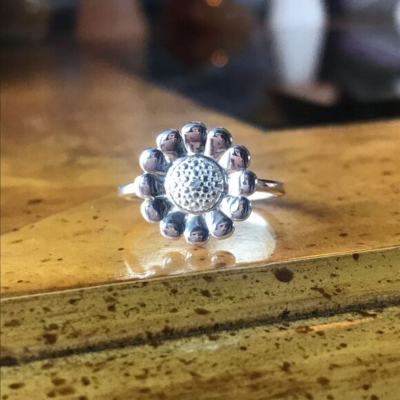 Natural Diamond Accent Sterling Silver Flower Ring Size 6 - Picture 9 of 9